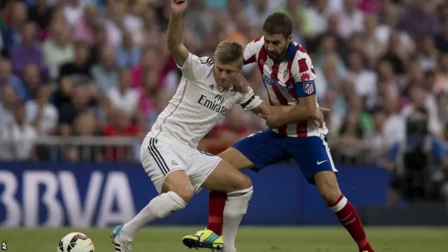 Real Madrid's Toni Kroos duels for the ball