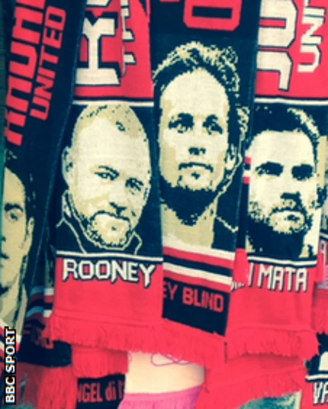 Manchester United scarves