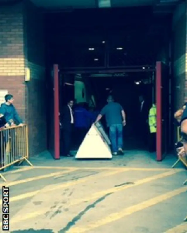 Manchester United tunnel