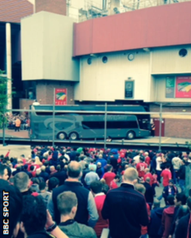 Manchester United team bus