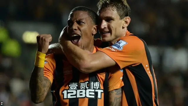 Hull's Abel Hernandez and Nikica Jelavic celebrate