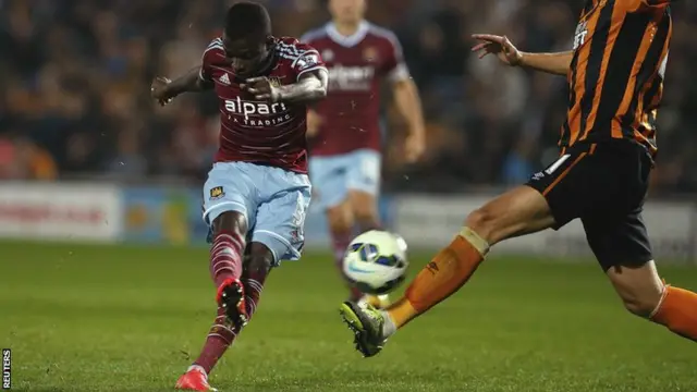 Enner Valencia equalises for West Ham