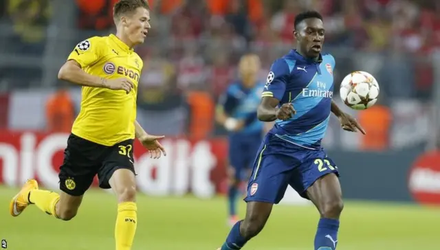 Dortmund's Erik Durm and Arsenal's Danny Welbeck challenge for the ball