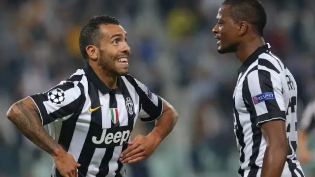 Carlos Tevez celebrates with Patrice Evra