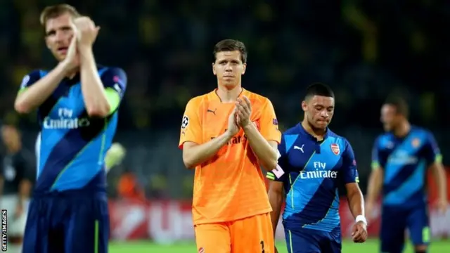 A dejected Wojciech Szczesny of Arsenal walks off the pitch