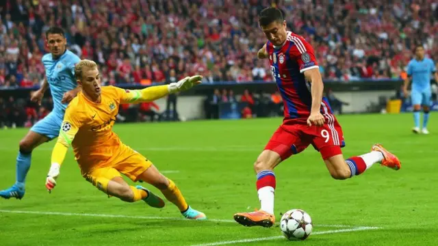 Joe Hart thwarts Bayern Munich's Robert Lewandowski