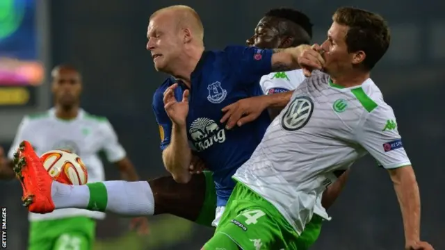 Everton's Scottish striker Steven Naismith and Wolfsburg midfielder Kevin Scheidhauer