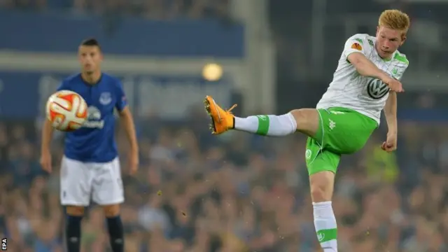 Wolfsburg's Kevin de Bruyne shoots at goal