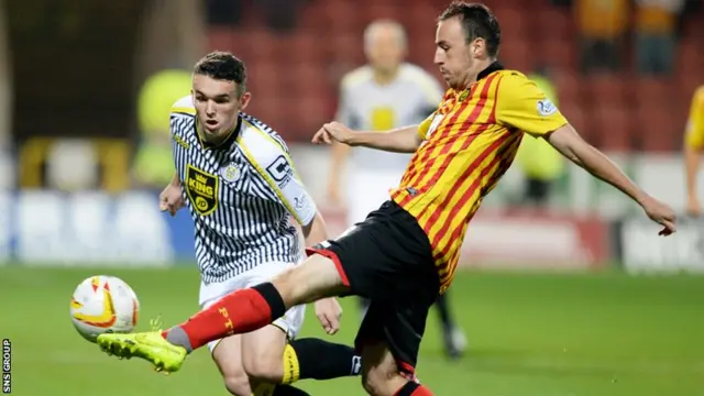 Stuart Bannigan (right) finds himself under pressure from St Mirren's John McGinn