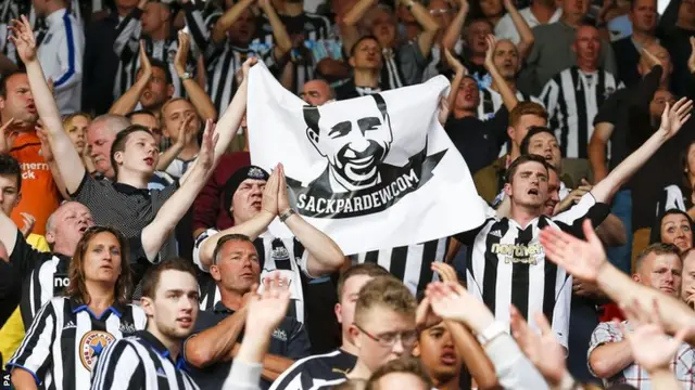 Newcastle fans protest against manager Alan Pardew