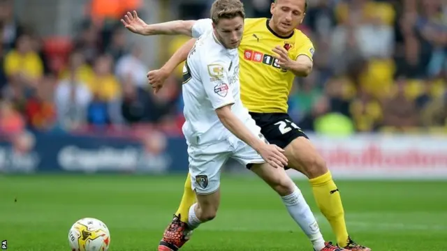 AFC Bournemouth's Eunan O'Kane (left) and Watford's Almen Abdi