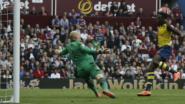 Danny Welbeck scores Arsenal's second