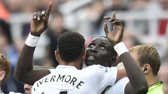 Mohamed Diame celebrates for Hull