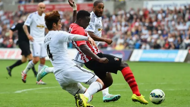 Victor Wanyama scores for Southampton against Swansea