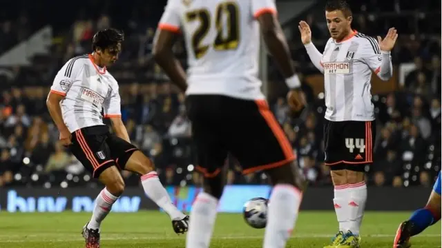 Bryan Ruiz scores Fulham's first goal