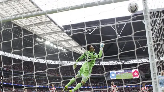 Manchester City win the League Cup