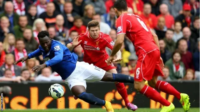 Alberto Moreno tackles Romelu Lukaku