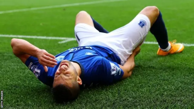 Injured Kevin Mirallas