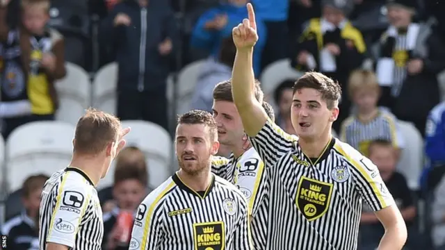 St Mirren players celebrating