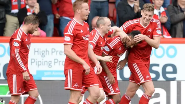 Aberdeen's Shaun Logan (2nd from right) celebrates with team-mates after putting his side 2-1 up