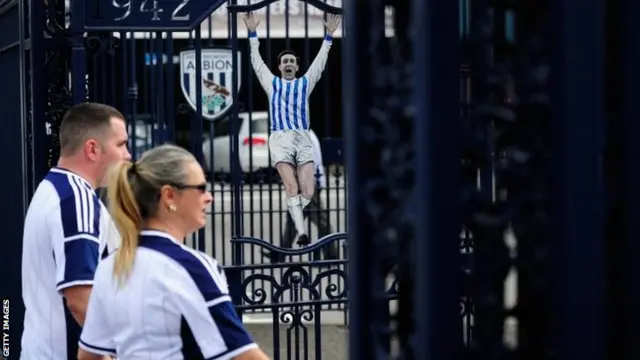 Jeff Astle gate