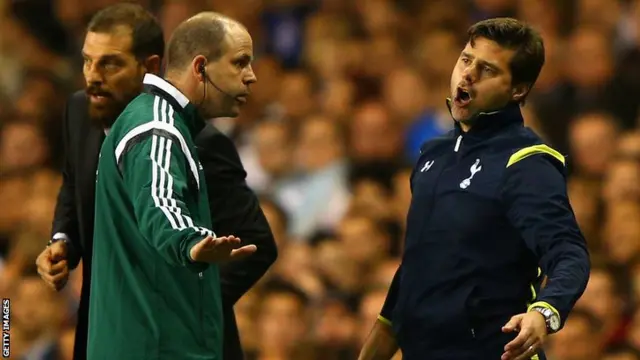 Mauricio Pochettino argues with the fourth official