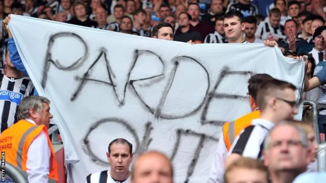 Alan Pardew protests