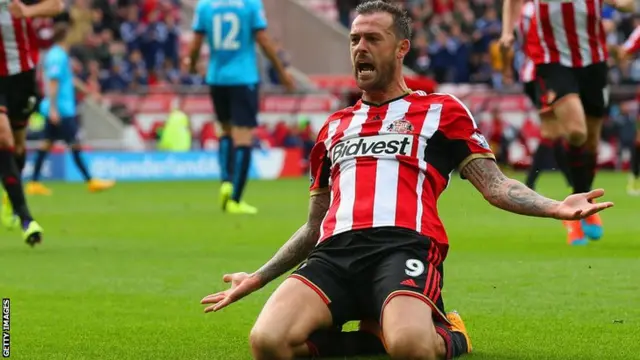 Sunderland's Steven Fletcher scores