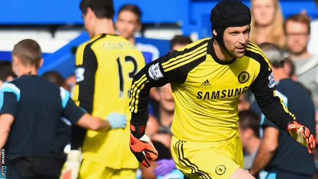 Petr Cech replaces Thibaut Courtois