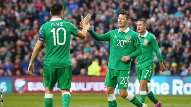 Wes Hoolahan celebrates