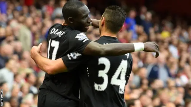 Mohamed Diame celebrates