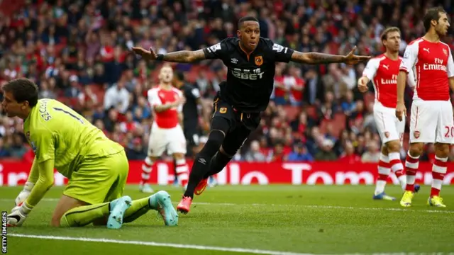 Abel Hernandez celebrates