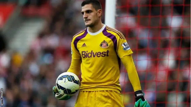 Vito Mannone reacts