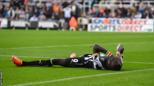 Papiss Cisse reacts