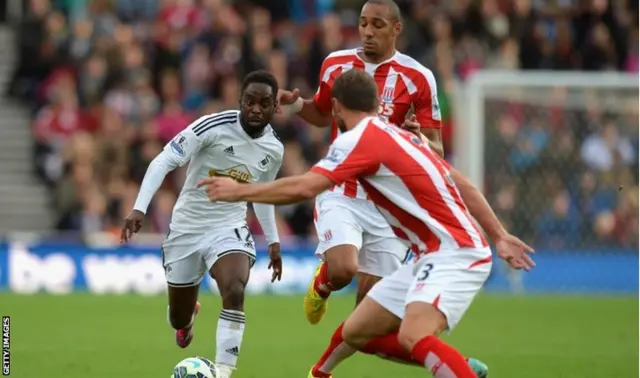 Nathan Dyer runs with the ball