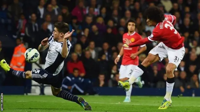 Marouane Fellaini scores Manchester United's equaliser