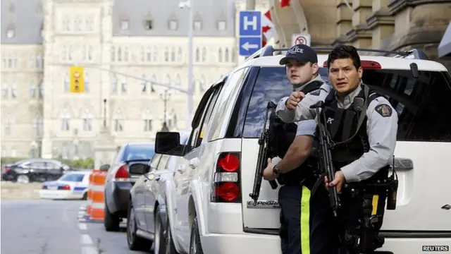 Armed police guard access to Parliament Hill. 22 Oct 2014