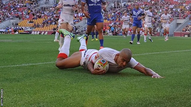 Kallum Watkins scores a try for England