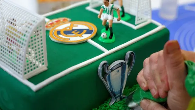 A football cake