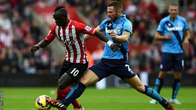 Sadio Mane of Southampton battles for the ball