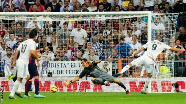 Karim Benzema shoots