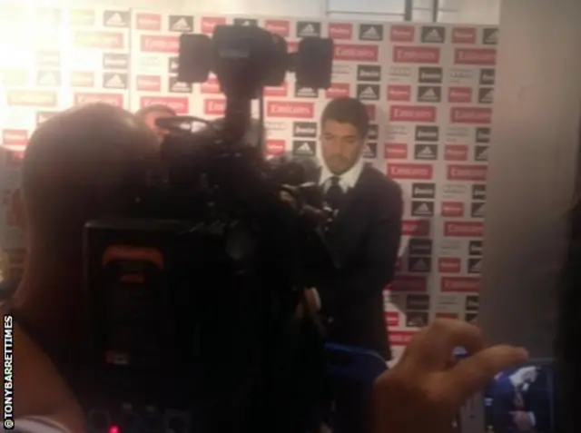 Luis Suarez speaking to the Spanish media