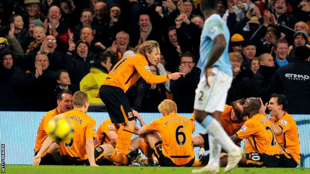 Jimmy Bullard recreates Phil Brown's on-pitch team talk