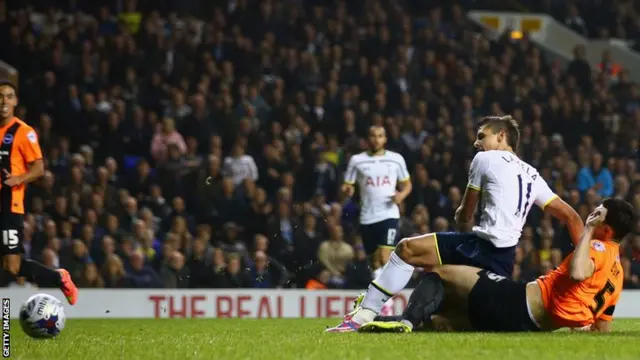 Erik Lamela scores for Tottenham