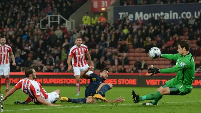 Graziano Pelle scores Southampton's third