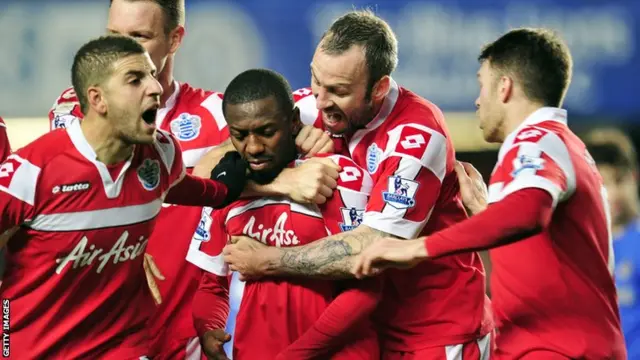 Shaun Wright-Phillips (centre)