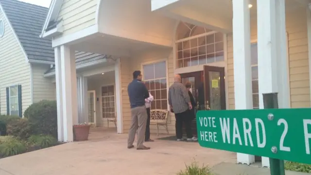 People voting in Leawood, Kansas, 4 November 2014