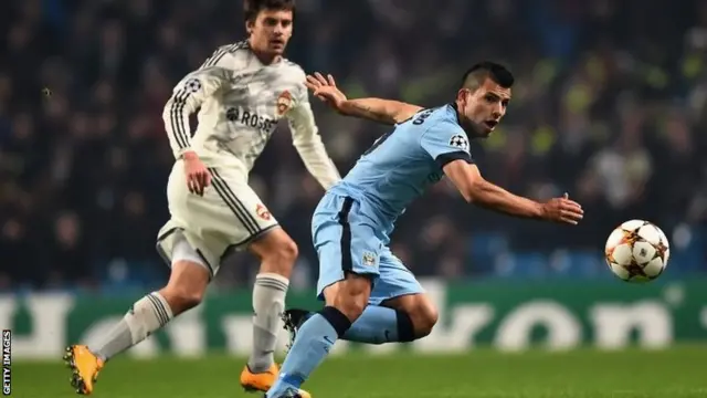 Sergio Aguero chases ball