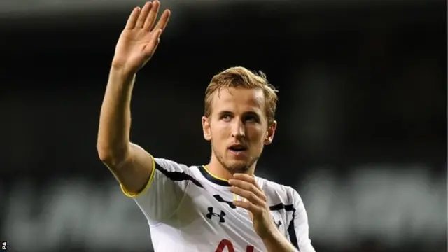 Harry Kane waves