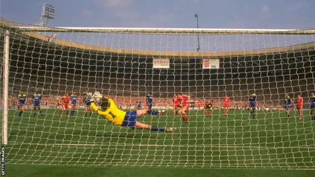 Dave Beasant saves from John Aldridge